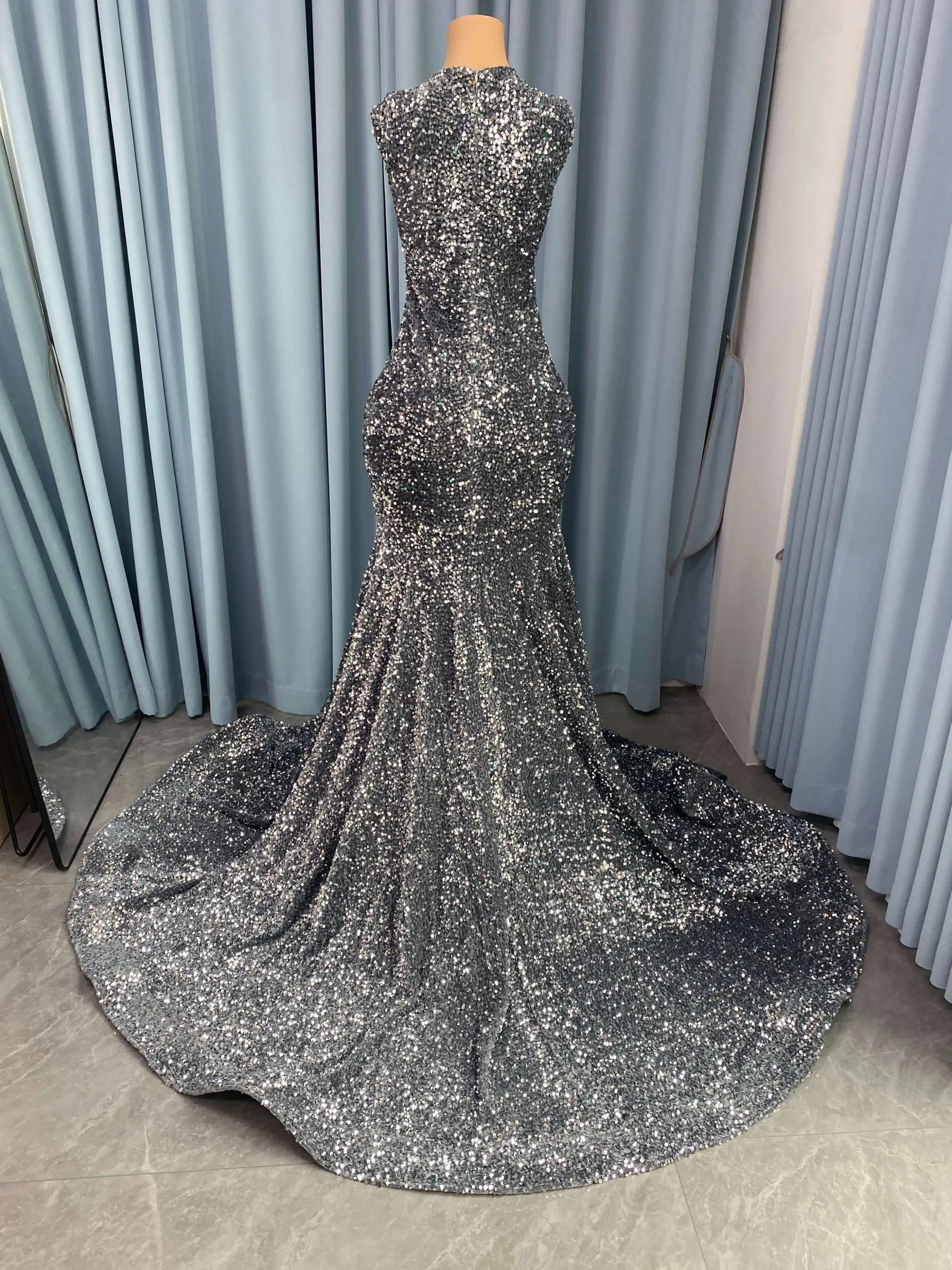 GLAMOROUS
